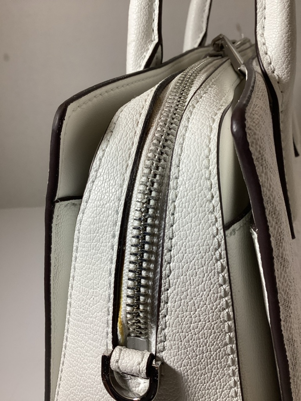 Michael Kors
Medium Laila Satchel - Picture 12 of 12